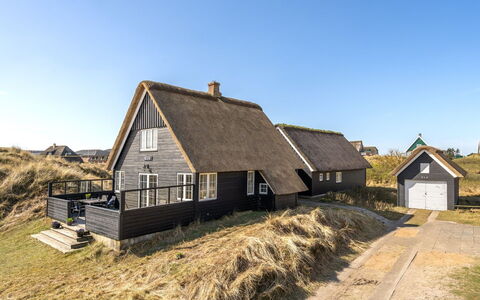 Sten - 100M from the Sea: Busk, Urban Design, Bunddække, Mursten, Lejlighed, Estate, Murværk, Altan, Landscaping