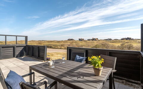 Sten - 100M from the Sea: Busk, Urban Design, Bunddække, Mursten, Lejlighed, Estate, Murværk, Altan, Landscaping