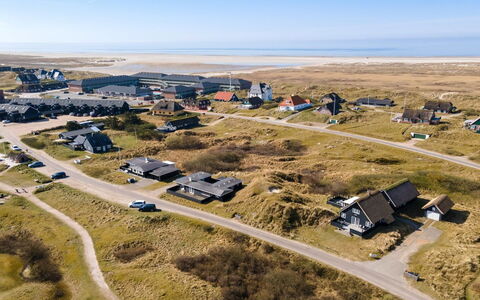 Sten - 100M from the Sea: Busk, Urban Design, Bunddække, Mursten, Lejlighed, Estate, Murværk, Altan, Landscaping