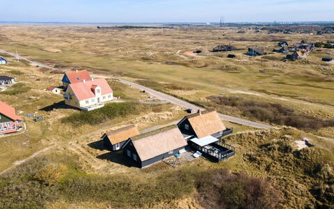 Sten - 100M from the Sea: Busk, Urban Design, Bunddække, Mursten, Lejlighed, Estate, Murværk, Altan, Landscaping