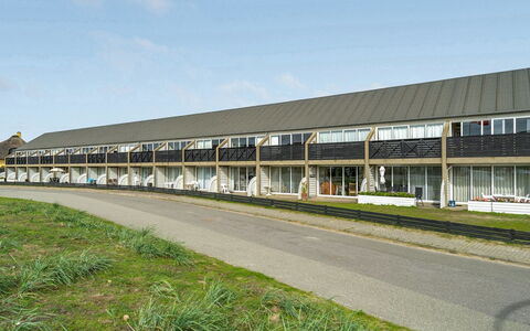 Iliane - 100M from the Sea: Busk, Urban Design, Bunddække, Mursten, Lejlighed, Estate, Murværk, Altan, Landscaping