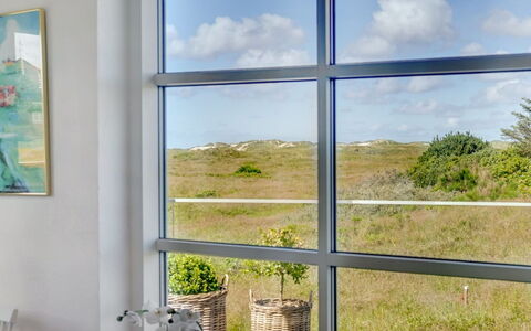 Ortwin - 300M from the Sea: Græs, Hus, Tag, Hjem, Sommerhus, Busk, Land Lot, Landdistrikt, Stuehus, Bunddække