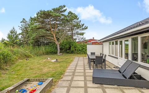 Kita - 500M from the Sea: Hjem, Land Lot, Tag, Estate, Skygge, Have, Gård, Landscaping, Veranda, Flise