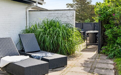 Kita - 500M from the Sea: Træ, Sommerhus, Hårdttræ, Planke, Bejdse, Garden Bygninger, Design, Gård, Bjælkehytte, Backyard