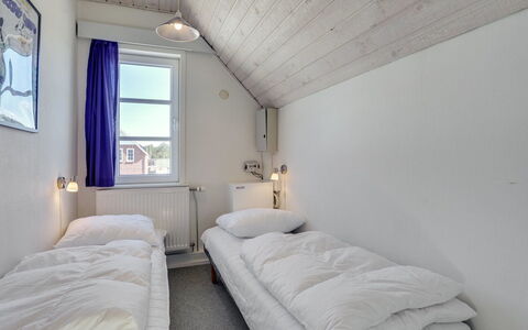 Otto - 2.3Km from the Sea: Soveværelse, Seng, Dør, Sengetøj, Bed Frame, Sengetøj, Sovesal, Dagslys, Pude