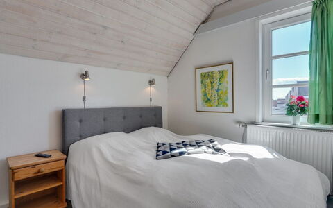 Fraja - 2.3Km from the Sea: Seng, Soveværelse, Træ, Sengetøj, Indretning, Sengetøj, Gulvbelægning, Loft, Etage, Møbel