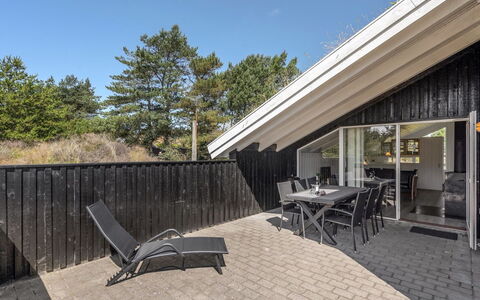 Thera - 2.8Km from the Sea: Træ, Skygge, Planke, Hårdttræ, Dæk