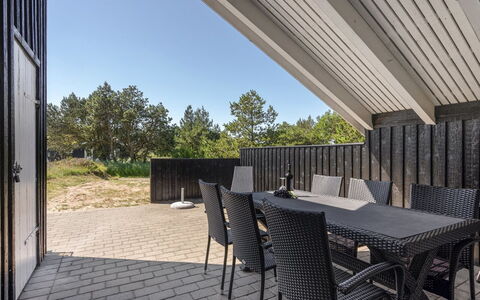 Thera - 2.8Km from the Sea: Træ, Arkitektur, Hjem, Kompositmateriale, Skygge, Hårdttræ, Veranda, Planke, Dæk, Sidespor
