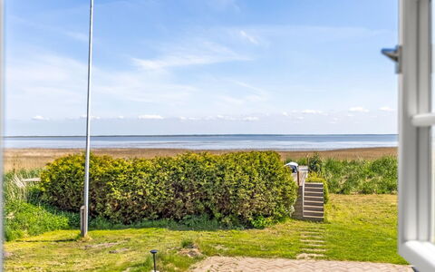 Narvik - 4.5Km from the Sea: Bygning, Hus, Vindue, Hjem, Tag, Boligområde, Busk, Sommerhus, Land Lot