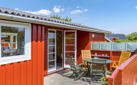 Winald - 500M from the Sea: Græs, Hus, Tag, Hjem, Sommerhus, Busk, Land Lot, Landdistrikt, Stuehus, Bunddække