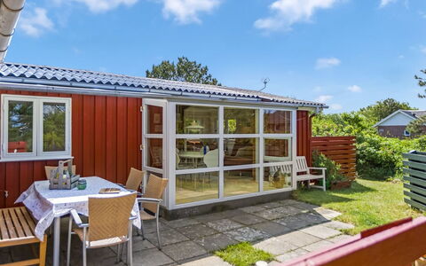 Winald - 500M from the Sea: Græs, Hus, Tag, Hjem, Sommerhus, Busk, Land Lot, Landdistrikt, Stuehus, Bunddække