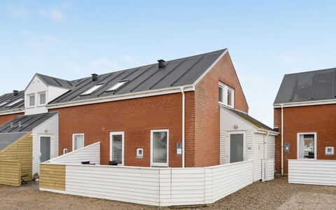 Anke - 500M from the Sea: Møbel, Indretning, Stol, Gulvbelægning, Bord, Udvej, Etage, Loft, Værelse, Eco Hotel