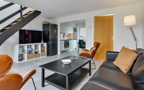 Maarit - 2.3Km from the Sea: Indretning, Gulvbelægning, Møbel, Etage, Loft, Værelse, Stue, Lejlighed, Television, Couch