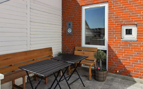 Maarit - 2.3Km from the Sea: Lejlighed, Skygge, Altan, Stol, Hegn, Udendørs Møbler, Aluminium, Kunstgræs