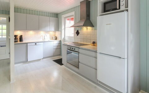 Epiphania - 900M from the Sea: Køkken, Gulvbelægning, Køkken Apparat, Træ, Countertop, Større Bandage, Indretning, Cabinetry, Etage, Loft