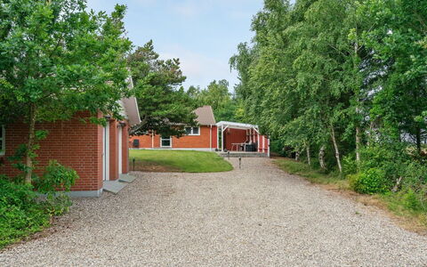 Gwen - 2.7Km from the Sea: Træ, Hus, Boligområde, Hjem, Busk, Tag, Sommerhus, Land Lot, Landdistrikt