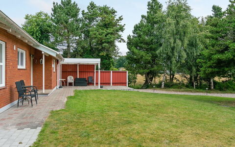 Gwen - 2.7Km from the Sea: Græs, Hus, Boligområde, Hjem, Tag, Sommerhus, Land Lot, Have, Lawn, Backyard