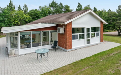 Gwen - 2.7Km from the Sea: Hus, Hjem, Dør, Tag, Boligområde, Sommerhus, Sidespor, Estate, Gård, Veranda