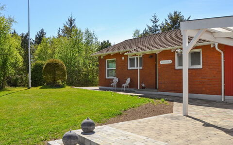 Gwen - 2.7Km from the Sea