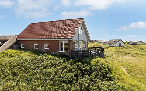 Helfrida - 350M from the Sea: Hus, Tag, Hjem, Sommerhus, Estate, Stuehus, Villa, Veranda, Sidespor
