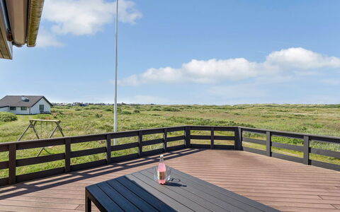 Helfrida - 350M from the Sea: Sommerhus, Hjem, Hus, Tag, Veranda, Estate, Sidespor, Garden Bygninger, Stuehus, Gård