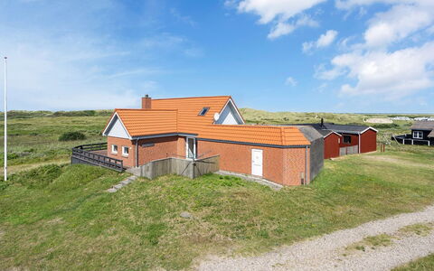 Helfrida - 350M from the Sea: Sommerhus, Hjem, Hus, Tag, Veranda, Estate, Sidespor, Garden Bygninger, Stuehus, Gård