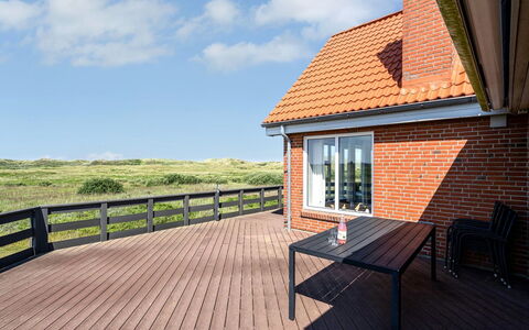 Helfrida - 350M from the Sea: Sommerhus, Hjem, Hus, Tag, Veranda, Estate, Sidespor, Garden Bygninger, Stuehus, Gård
