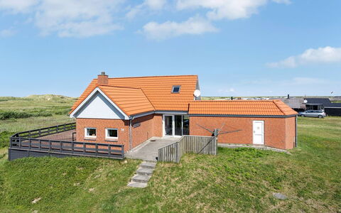 Helfrida - 350M from the Sea: Sommerhus, Hjem, Hus, Tag, Veranda, Estate, Sidespor, Garden Bygninger, Stuehus, Gård