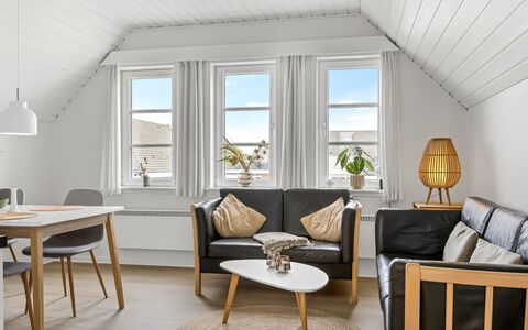 Lotte - 2.3Km from the Sea: Græs, Hus, Tag, Hjem, Sommerhus, Busk, Land Lot, Landdistrikt, Stuehus, Bunddække
