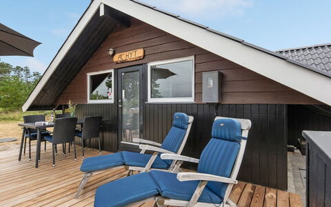 Torbjörn - 1.1Km from the Sea: Græs, Hus, Tag, Hjem, Sommerhus, Busk, Land Lot, Landdistrikt, Stuehus, Bunddække