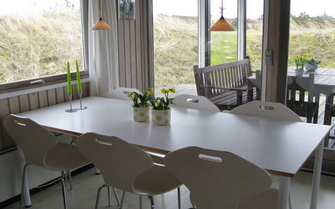 Elsa - 700M from the Sea: Møbel, Bord, Indretning, Træ, Stol, Spisestue, Køkken & Spisebord, Gulvbelægning, Etage, Hjem