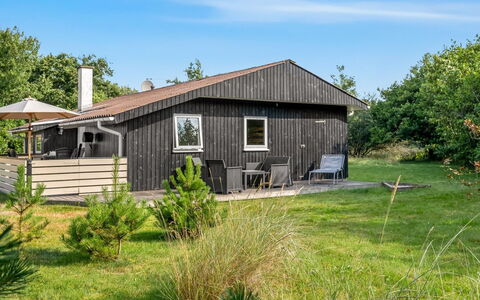 Solborg - 400M from the Sea: Bygning, Græs, Træ, Hus, Hjem, Tag, Sommerhus, Arkitektur, Busk