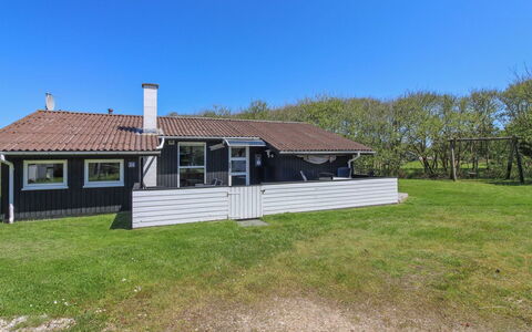 Solborg - 400M from the Sea: Sommerhus, Have, Sidespor, Garden Bygninger, Skygge, Gård, Backyard, Lawn, Stuehus, Landscaping
