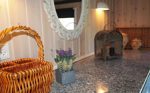 Maureen - 10.5Km from the Sea: Naturmateriale, Stueplante, Blomsterkrukke, Kurv, Countertop, Køkken