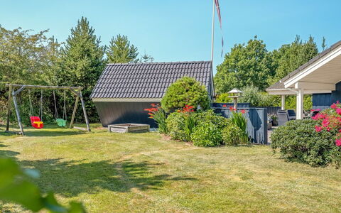 Maureen - 10.5Km from the Sea: Tag, Hus, Have, Sommerhus, Lawn, Skygge, Gård, Garden Bygninger, Landscaping, Backyard