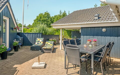 Maureen - 10.5Km from the Sea: Hjem, Hus, Tag, Skygge, Sommerhus, Sidespor, Udendørs Møbler, Have, Landscaping, Stol