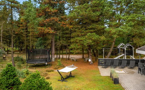 Jensen - 700M to the Fjord: Træ, Land Lot, Have, Skygge, Landscaping, Woodland, Parkere, Backyard, Lawn, Gård