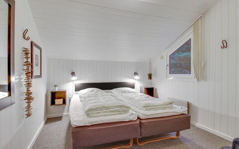 Jensen - 700M to the Fjord: Træ, Loft, Soveværelse, Indretning, Seng, Hjem, Sengetøj, Sengetøj, Værelse, Bed Frame