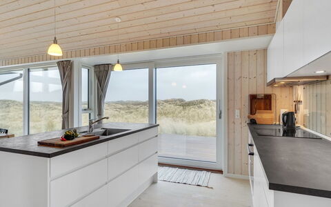 Marjorie - 400M from the Sea: Køkken, Træ, Gulvbelægning, Countertop, Loft, Etage, Køkken Apparat, Indretning, Trægulve, Husholdningsapparat