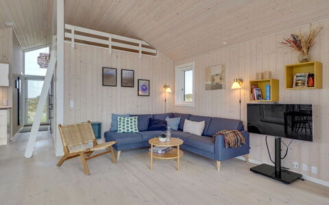 Marjorie - 400M from the Sea: Træ, Gulvbelægning, Loft, Etage, Hjem, Trægulve, Stue, Værelse, Hårdttræ, Planke