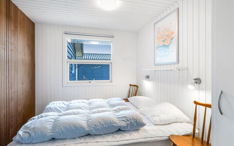 Ottar - 400M from the Sea: Træ, Soveværelse, Sengetøj, Indretning, Seng, Sengetøj, Etage, Loft, Sengetøj, Værelse