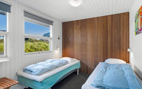 Ottar - 400M from the Sea: Soveværelse, Seng, Træ, Sengetøj, Indretning, Loft, Sengetøj, Etage, Bed Frame, Gulvbelægning