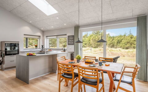 Alena - 1Km from the Sea: Gulvbelægning, Træ, Møbel, Indretning, Køkken, Loft, Etage, Countertop, Køkken & Spisebord, Trægulve