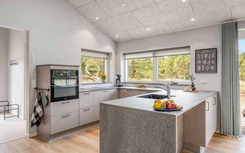 Alena - 1Km from the Sea: Køkken, Countertop, Gulvbelægning, Indretning, Køkken Apparat, Større Bandage, Loft, Etage, Cabinetry, Møbel