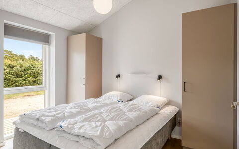 Alena - 1Km from the Sea: Indretning, Soveværelse, Loft, Gulvbelægning, Seng, Etage, Værelse, Sengetøj, Bed Frame, Sengetøj