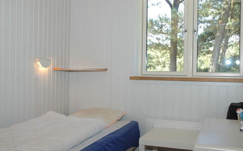 Laurin - 600M from the Sea: Træ, Gulvbelægning, Indretning, Etage, Soveværelse, Loft, Seng, Værelse, Sengetøj, Sengetøj