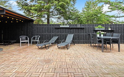 Laurin - 600M from the Sea