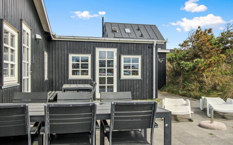 Gudwer - 300M from the Sea: Græs, Busk, Hus, Have, Hjem, Sommerhus, Land Lot, Lawn, Bunddække