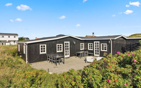 Gudwer - 300M from the Sea: Busk, Urban Design, Bunddække, Mursten, Lejlighed, Estate, Murværk, Altan, Landscaping