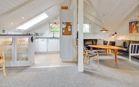 Josie - 200M from the Sea: Græs, Hus, Tag, Hjem, Sommerhus, Busk, Land Lot, Landdistrikt, Stuehus, Bunddække